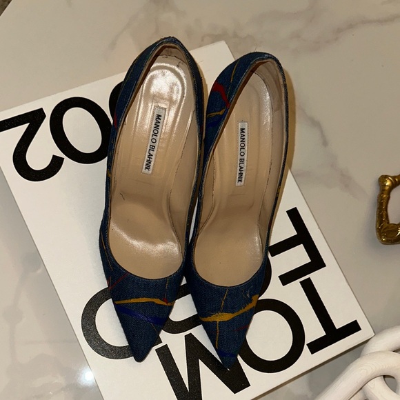 Manolo Blahnik Denim Paint-Splatter Pumps, Size 42 - Picture 9 of 9